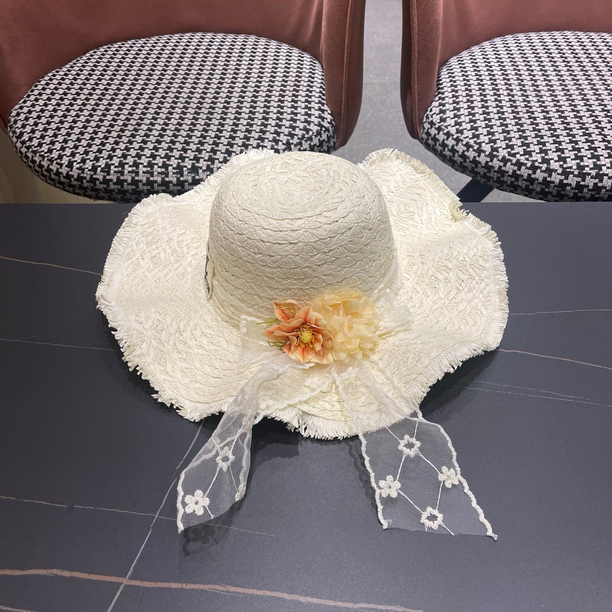 LV French-style Floral Lace Ribbon Hat White in Straw 207011