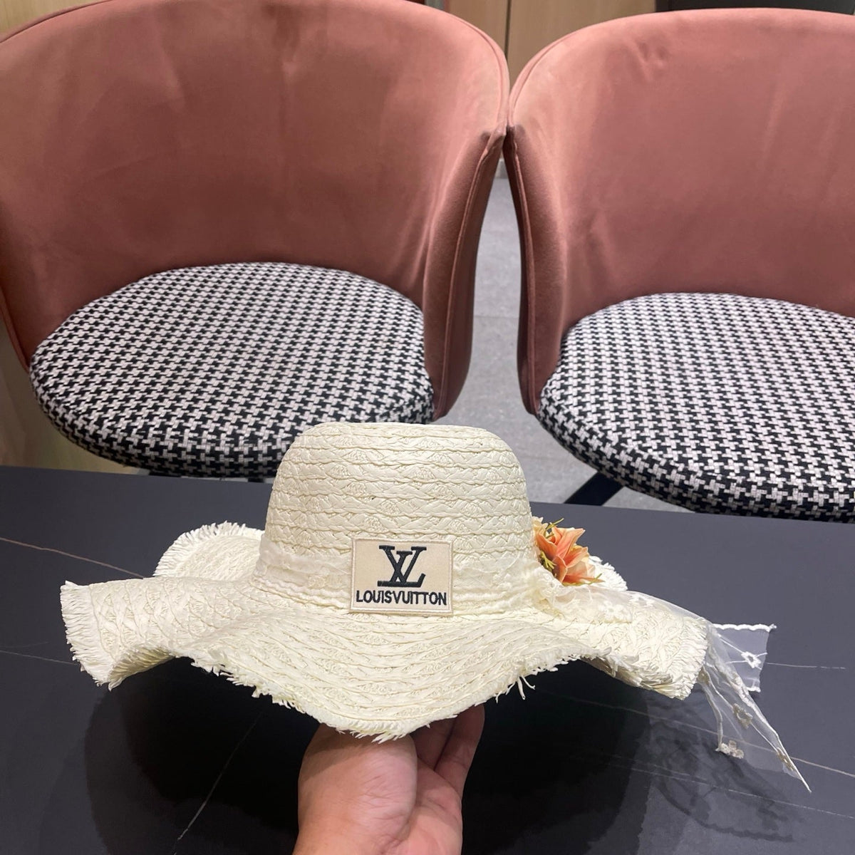 LV French-style Floral Lace Ribbon Hat White in Straw 207011