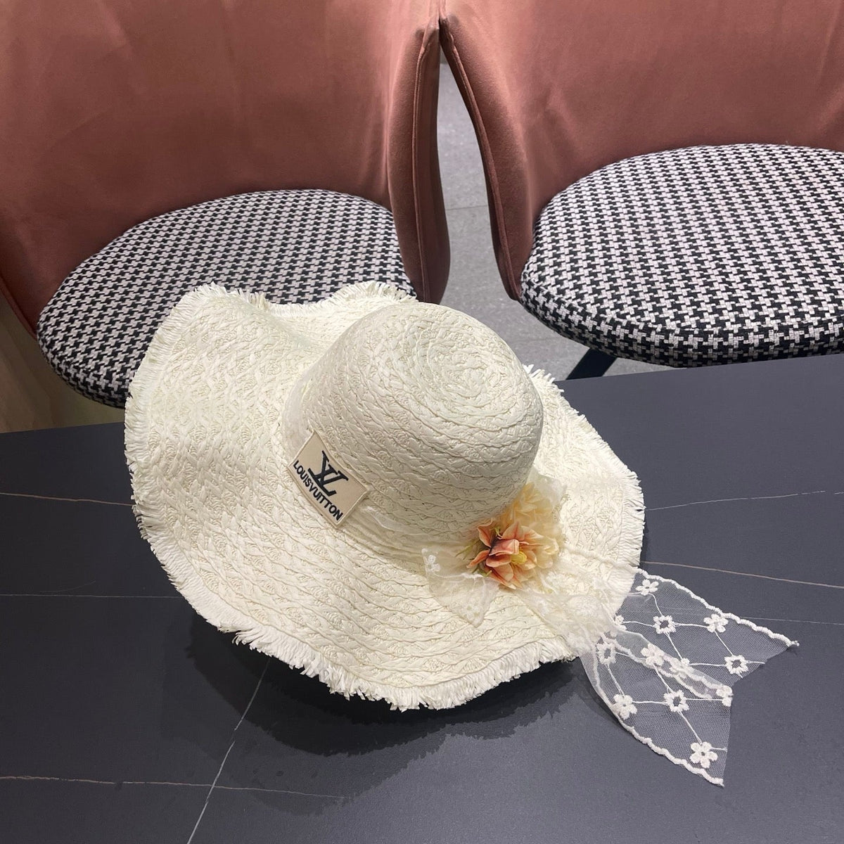 LV French-style Floral Lace Ribbon Hat White in Straw 207011