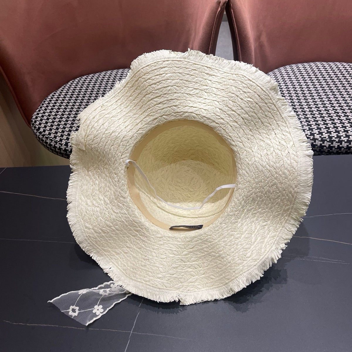 LV French-style Floral Lace Ribbon Hat White in Straw 207011