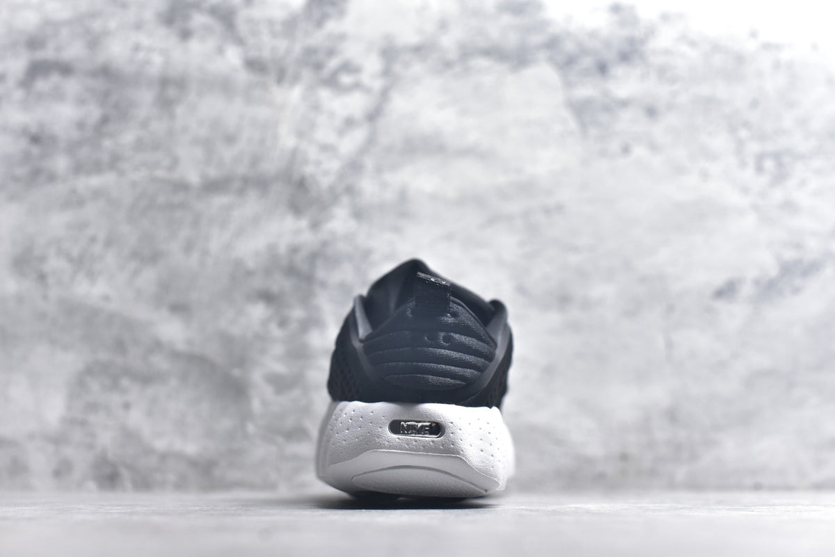 Nike Mind 002 "Black/White"