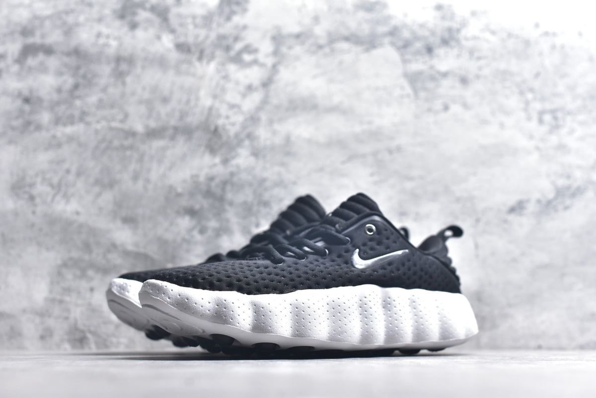 Nike Mind 002 "Black/White"