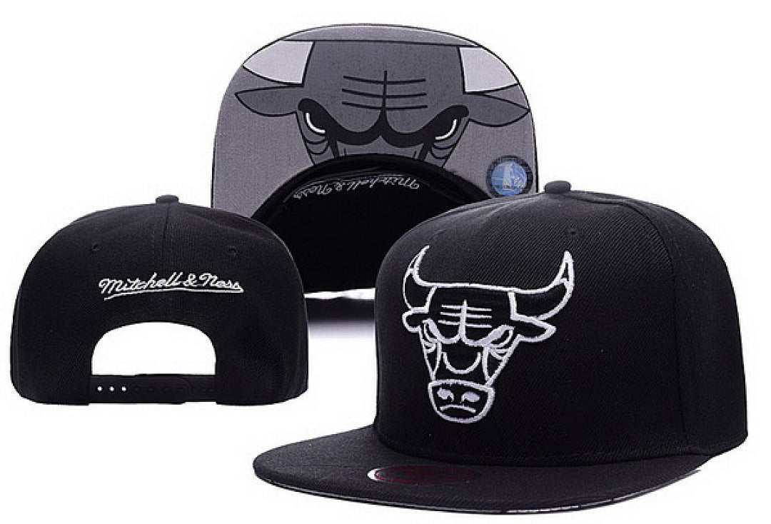 Chicago Bulls Men's Mitchell & Ness NBA Snapback Hat