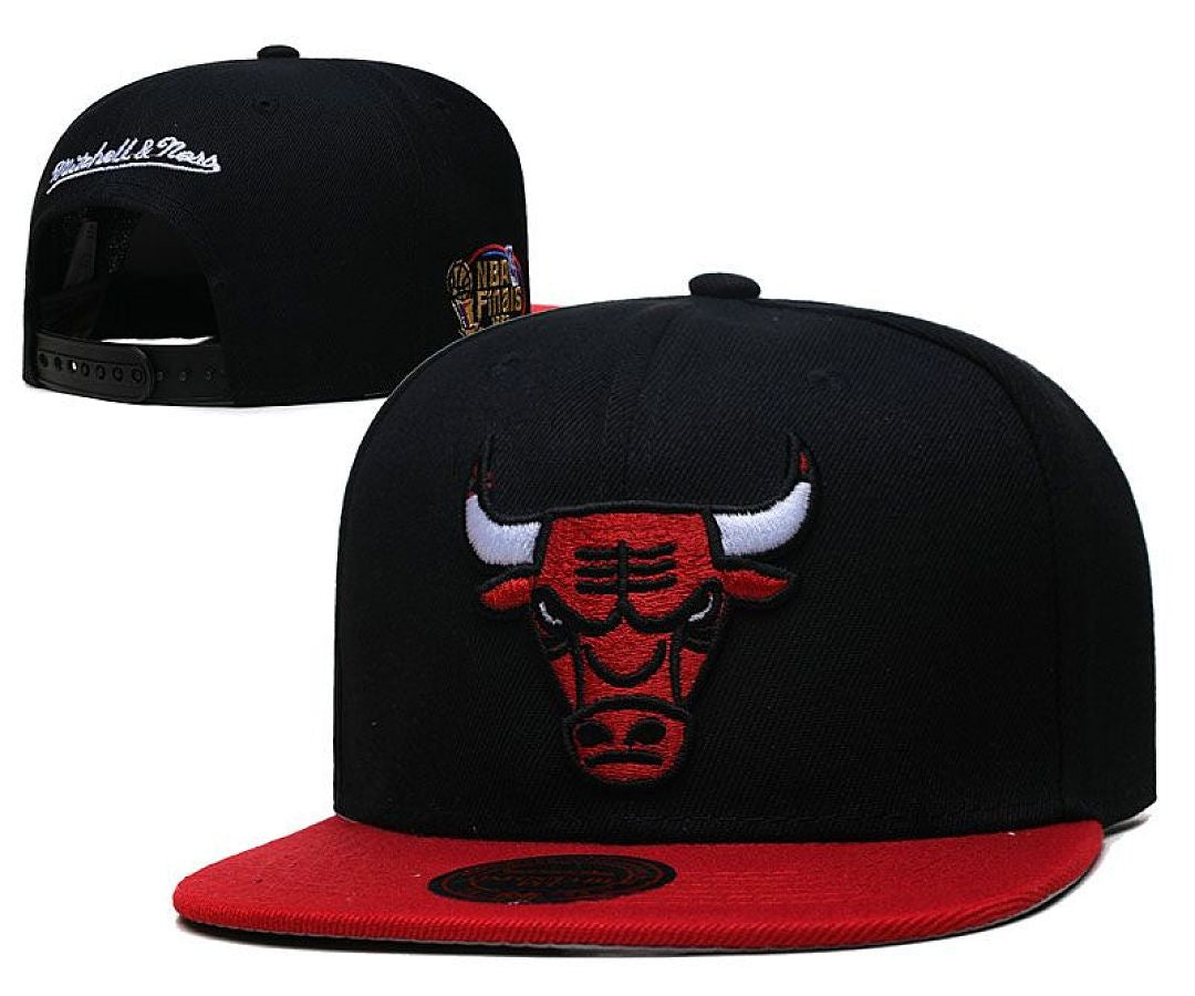 Chicago Bulls Men's Mitchell & Ness NBA Snapback Hat