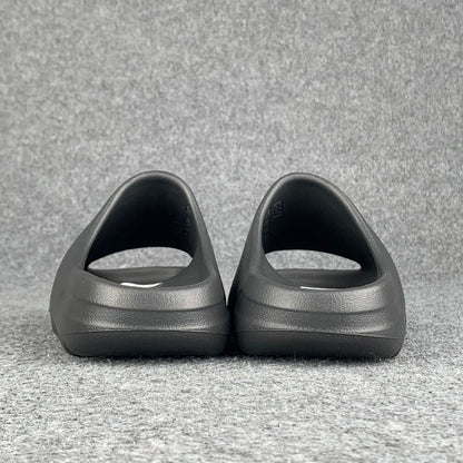 Yeezy Slides 'Onyx'