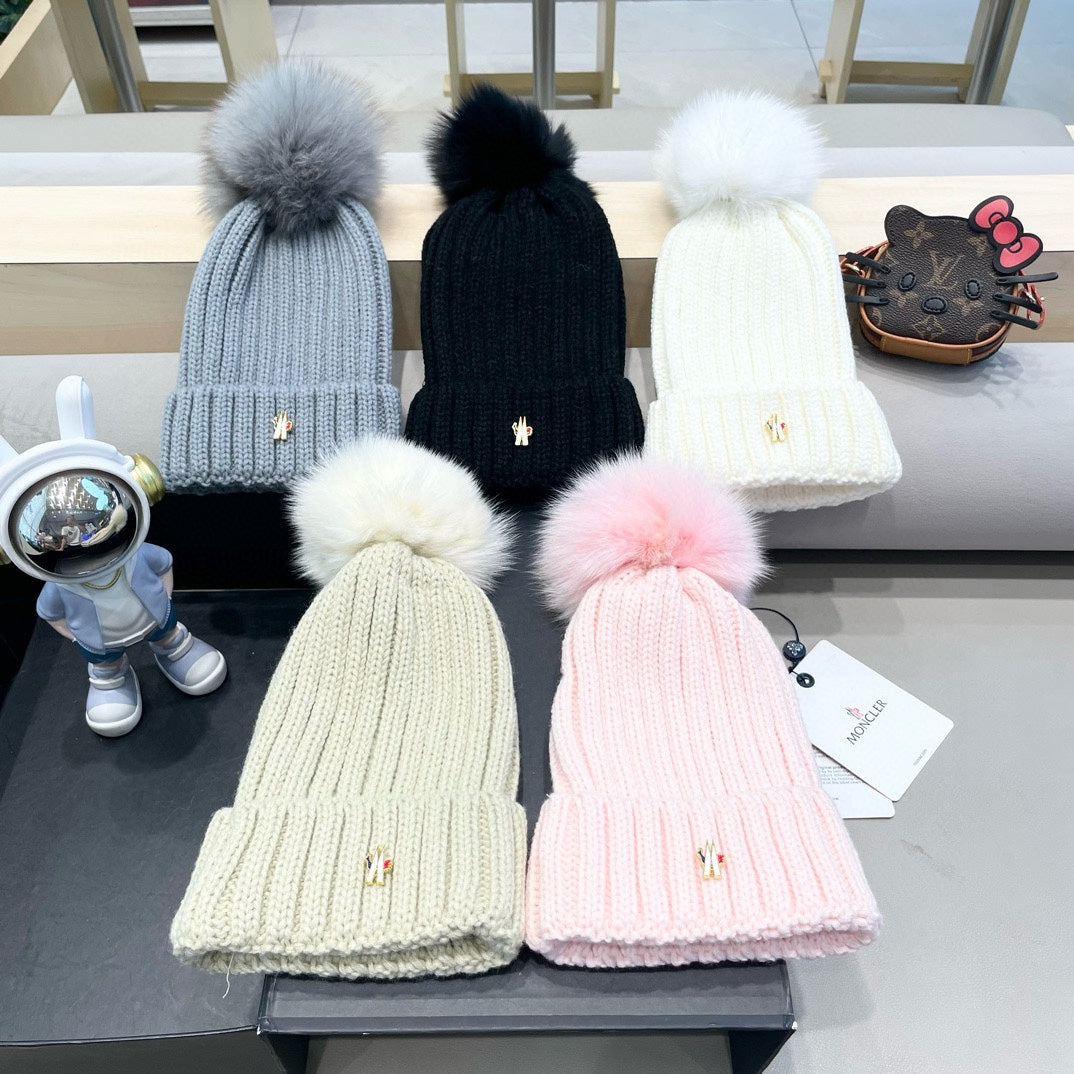 WOOL BEANIE WITH POM POM BEIGE 435048