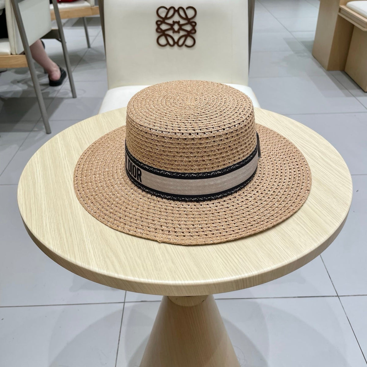 BUCKET HAT IN DARK BEIGE RAFFIA 653751