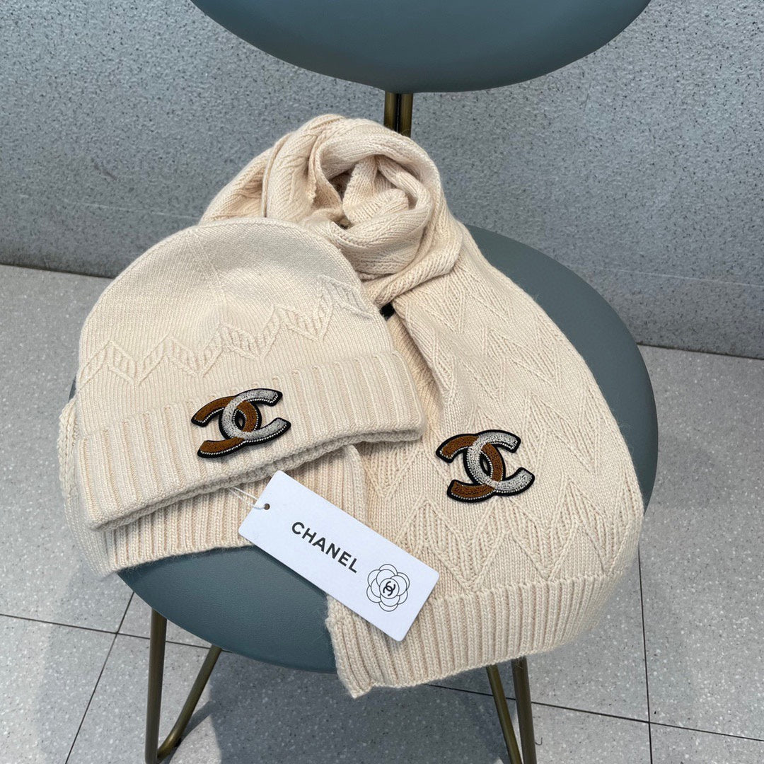 SET HAT AND SCARF IN CREAM TAN WOOL 420822