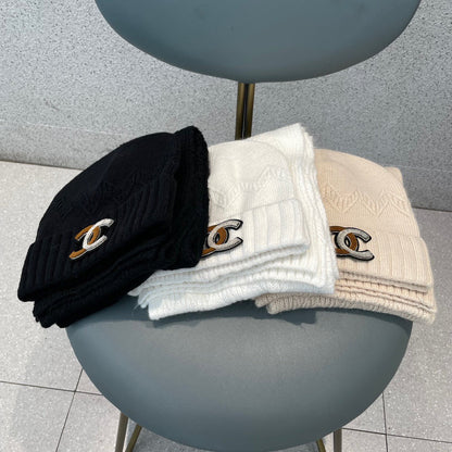 SET HAT AND SCARF IN BLACK WOOL 420823