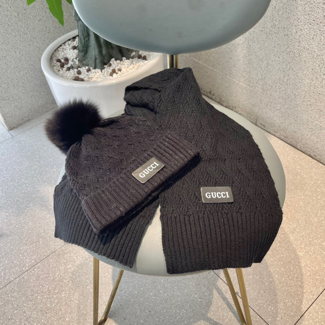 SET SCARF AND HAT IN BLACK WOOL AND FOX FUR 420833