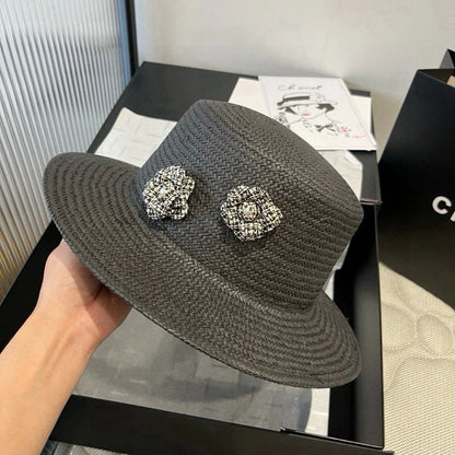 FLAT STRAW HAT BLACK FLOWER ATTACHMENT 673929