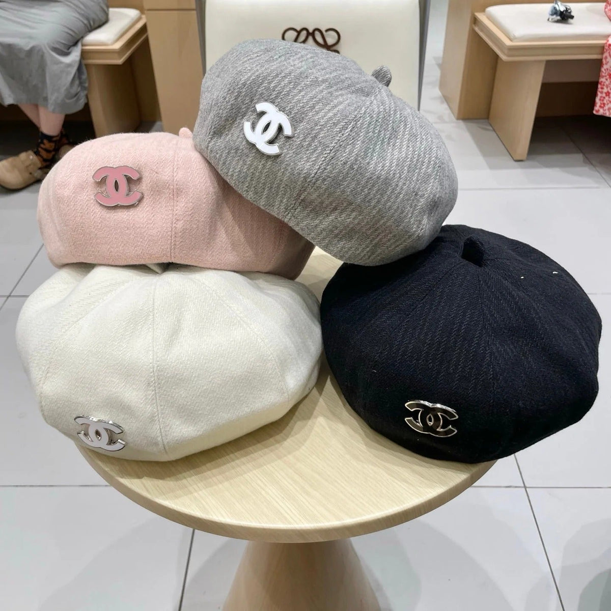 BERET HAT BLACK WITH LOGO 672662